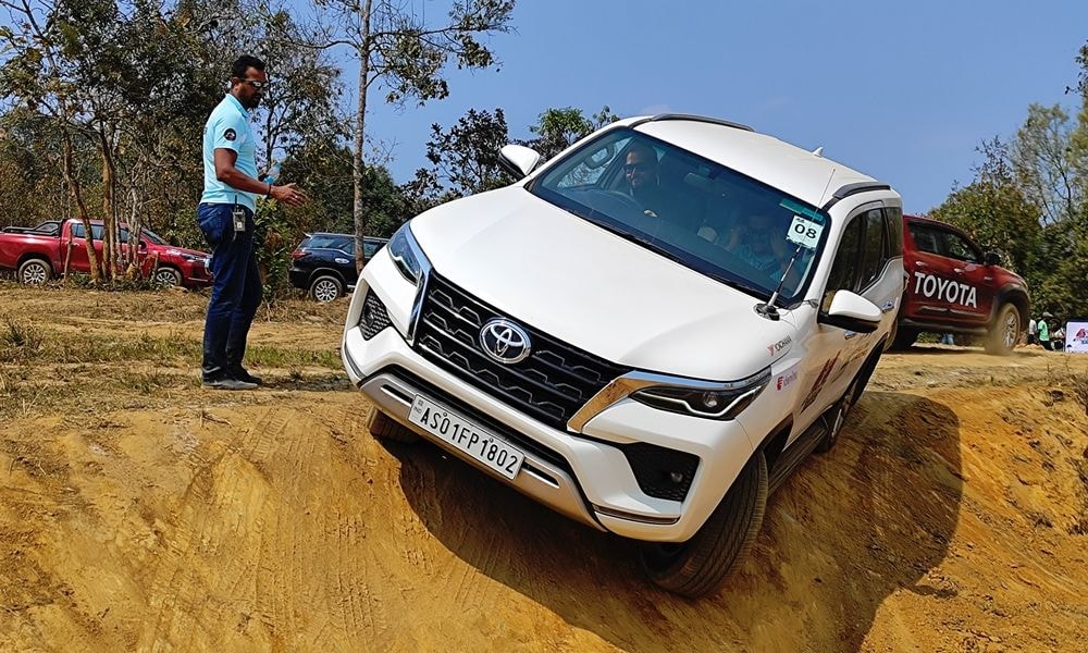AWD vs 4x4: Which Setup Actually Matters For Indian Buyers? AWD vs 4x4: Which Setup Actually Matters For Indian Buyers?