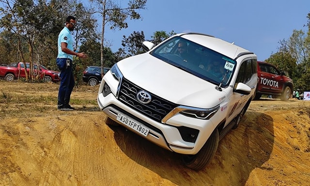 AWD vs 4x4: Which Setup Actually Matters For Indian Buyers? AWD vs 4x4: Which Setup Actually Matters For Indian Buyers?