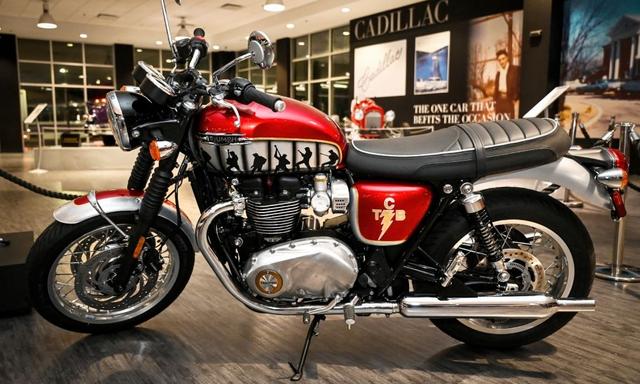 The auctioned Triumph Bonneville T120 featured a custom design by award-winning custom artist J Daar 
