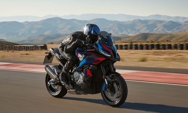 BMW M 1000 XR Launched In India At Rs 45 Lakh BMW M 1000 XR Launched In India At Rs 45 Lakh