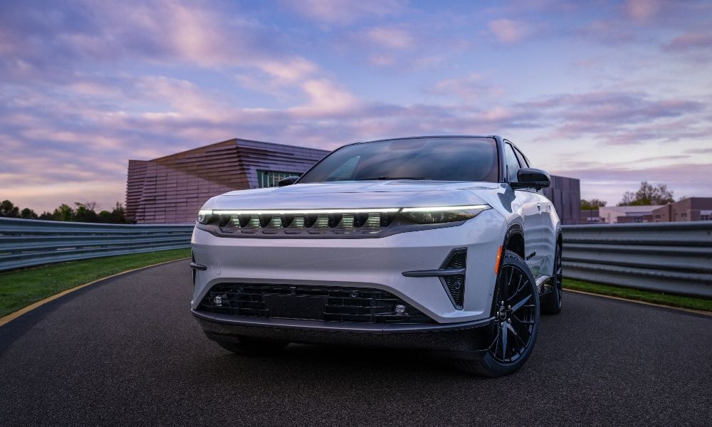 Jeep Wagoneer S Electric SUV Unveiled; Gets 100 kWh Battery, Over 480 KM Range Jeep Wagoneer S Electric SUV Unveiled; Gets 100 kWh Battery, Over 480 KM Range