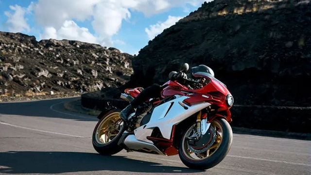 MV Agusta Superveloce 1000 Serie Oro First Look MV Agusta Superveloce 1000 Serie Oro First Look