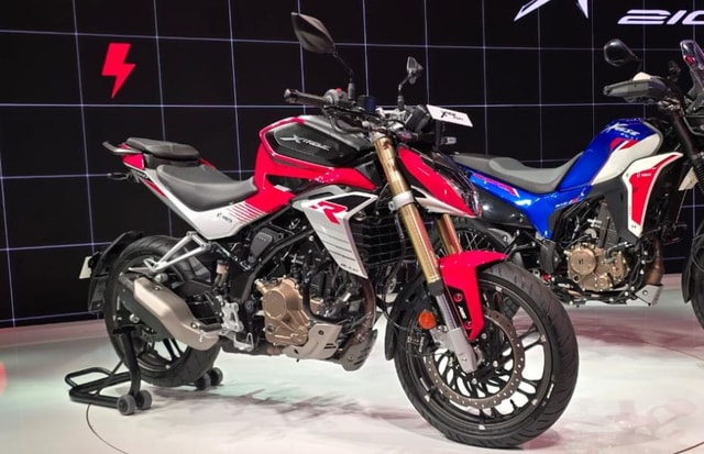 Hero Xtreme 250 R Launched In India At Rs 1.80 Lakh Hero Xtreme 250 R Launched In India At Rs 1.80 Lakh