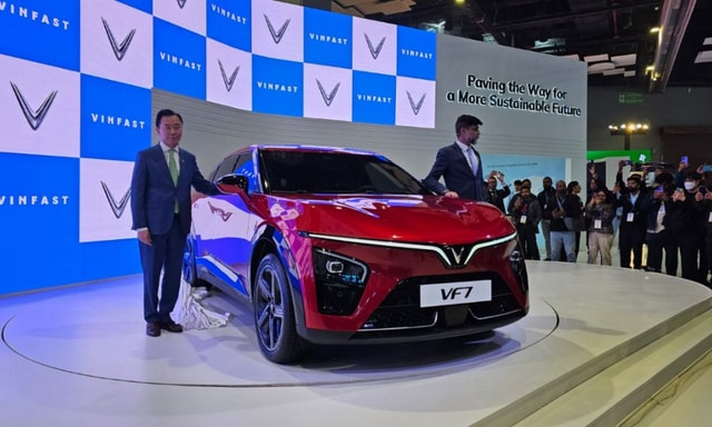 Bharat Mobility Global Expo 2025: VinFast VF 7 Electric SUV Makes India Debut; India Launch Confirmed Bharat Mobility Global Expo 2025: VinFast VF 7 Electric SUV Makes India Debut; India Launch Confirmed