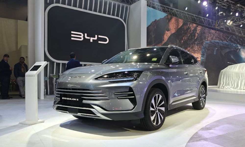 Bharat Mobility Global Expo 2025: BYD Sealion 6 Plug-In Hybrid SUV Makes India Debut Bharat Mobility Global Expo 2025: BYD Sealion 6 Plug-In Hybrid SUV Makes India Debut