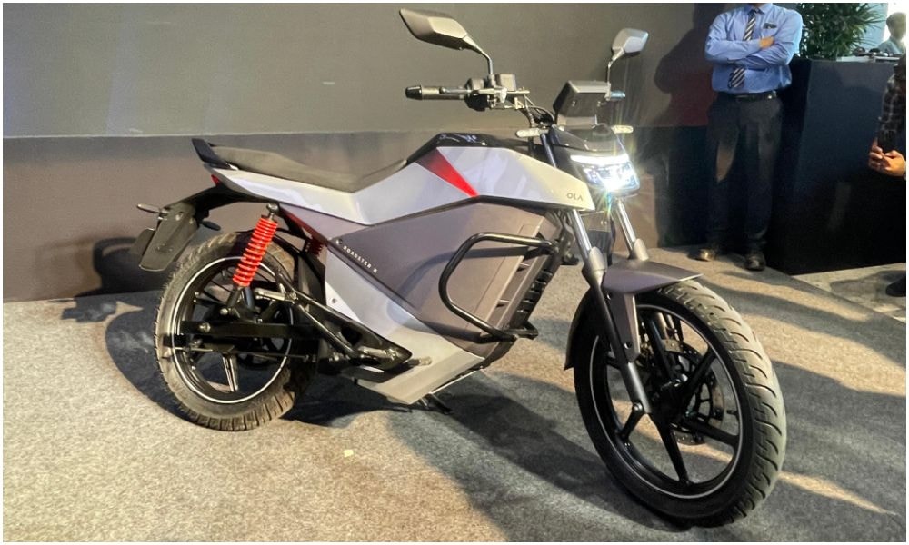 Ola Roadster X+ Debuts With 9.1 kWh And 502 KM IDC Range; Roadster Deliveries To Begin Mid-March Ola Roadster X+ Debuts With 9.1 kWh And 502 KM IDC Range; Roadster Deliveries To Begin Mid-March