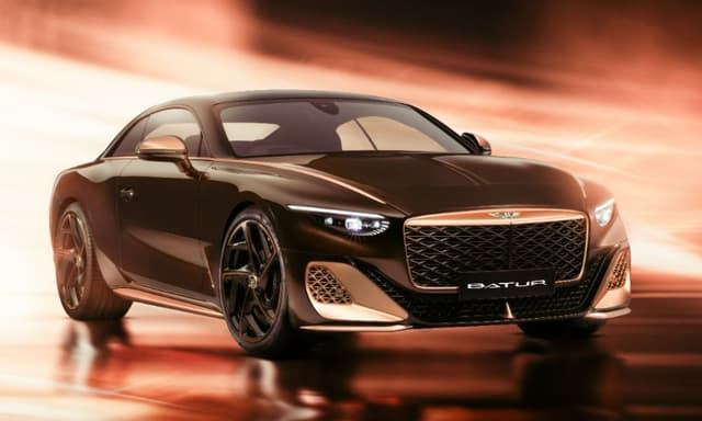 The Batur in this edition has satin rose gold accents on the outside and up to 210 grams of 18-karat rose gold in various interior trimmings.