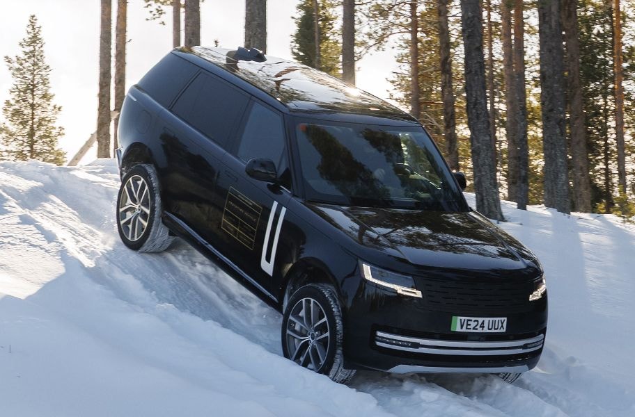 Range Rover Electric Key Specs Revealed: 117 kWh Battery, 800V Architecture Range Rover Electric Key Specs Revealed: 117 kWh Battery, 800V Architecture