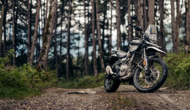 Royal Enfield Himalayan 450 Tubeless Spoke Wheels Prices Increased; Now Costs Rs 17,350 The tubeless spoke wheels option for the Himalayan 450 was previously priced at Rs 11,000 when clubbed with the motorcycle purchase
