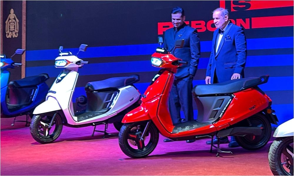 Kinetic DX Electric Scooter Launched At Rs 1.11 Lakh: Reborn Icon Promises 100+ KM Range Kinetic DX Electric Scooter Launched At Rs 1.11 Lakh: Reborn Icon Promises 100+ KM Range