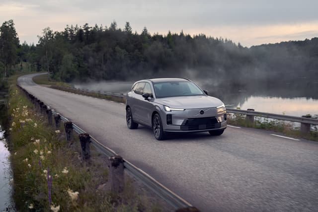 Volvo Unveils New XC70 Plug-In Hybrid With 200kms EV Range It isn’t a station wagon anymore, but the new XC70 is a full-fat SUV with a plug-in hybrid offering a whopping 200km EV range, fast charging in 23 minutes, and premium Scandinavian design.