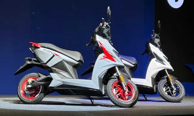 Updated Simple One Electric Scooter Launched At Rs 1.50 Lakh; 5 kWh Variant Promises Up To 265 KM Range Updated Simple One Electric Scooter Launched At Rs 1.50 Lakh; 5 kWh Variant Promises Up To 265 KM Range