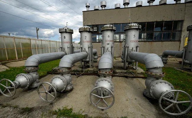 Leak In Ecuador State Firm's Gas Pipeline Ignites Fire, Five Injured Leak In Ecuador State Firm's Gas Pipeline Ignites Fire, Five Injured