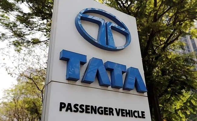 India's Tata Motors Shares Fall 5% As Jaguar Land Rover Wholesale Volumes Falter India's Tata Motors Shares Fall 5% As Jaguar Land Rover Wholesale Volumes Falter