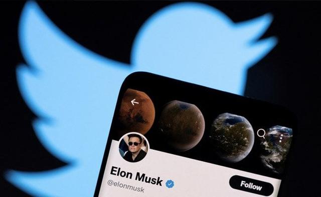 Tesla Shares Fall As Investors Bash Musk's Twitter Focus