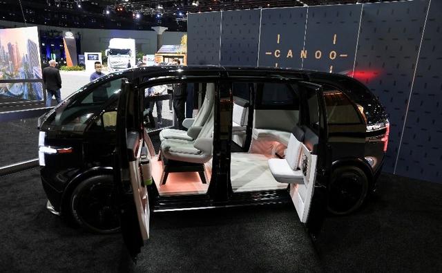 Start of production by electric vehicle maker Canoo Inc at its Arkansas and Oklahoma assembly plants could slip due to supply-chain pressures, but its chief executive remains bullish on the company's ability to raise money.