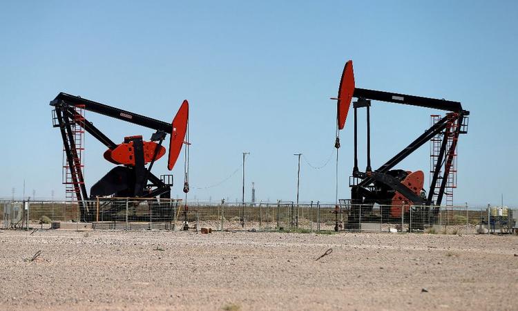 Oil Rises 4% On Supply Threats, Still Set For Weekly Drop