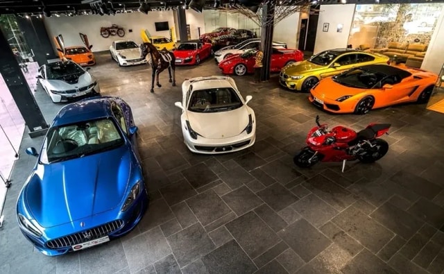 Buying A Used Luxury Car: Pros And Cons Buying A Used Luxury Car: Pros And Cons