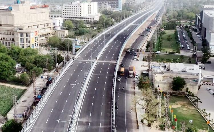 The new stretch of elevated roads has been developed to access 6 Lane controlled corridor with an aggregate elevated section of about 7 km.