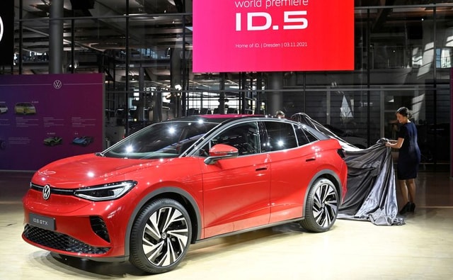 Volkswagen Delivers 5 Lakh Electric Vehicles From ID. Family Volkswagen Delivers 5 Lakh Electric Vehicles From ID. Family