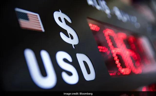Nasdaq closed lower on Monday after a choppy session for U.S. equities ahead of a big week of technology earnings reports while oil prices rose and treasury yields edged higher as investors braced for a Federal Reserve interest rate hike.
