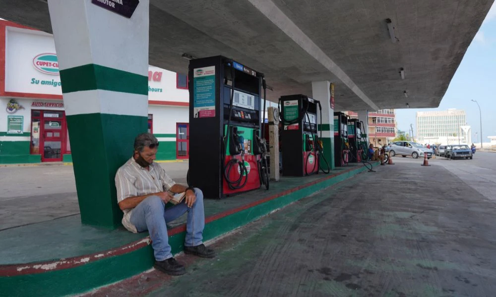 French Government: On Right Track Over Further Easing Petrol Supply Problems French Government: On Right Track Over Further Easing Petrol Supply Problems