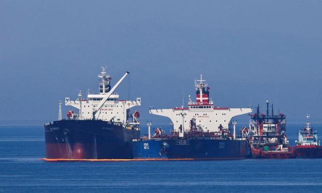  An Iranian-flagged tanker has retrieved an oil cargo which the United States had confiscated and is set to leave Greece, sources familiar with the matter said.