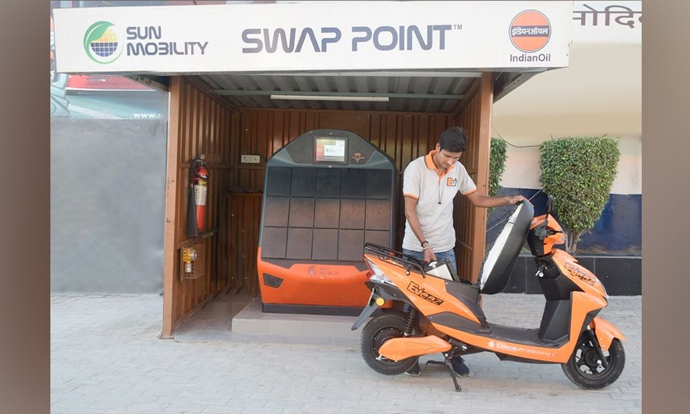 SUN Mobility And EVeez Partner To Offer Co-Mobility Solutions; To Deploy 10,000 Electric Two-Wheelers In India SUN Mobility And EVeez Partner To Offer Co-Mobility Solutions; To Deploy 10,000 Electric Two-Wheelers In India