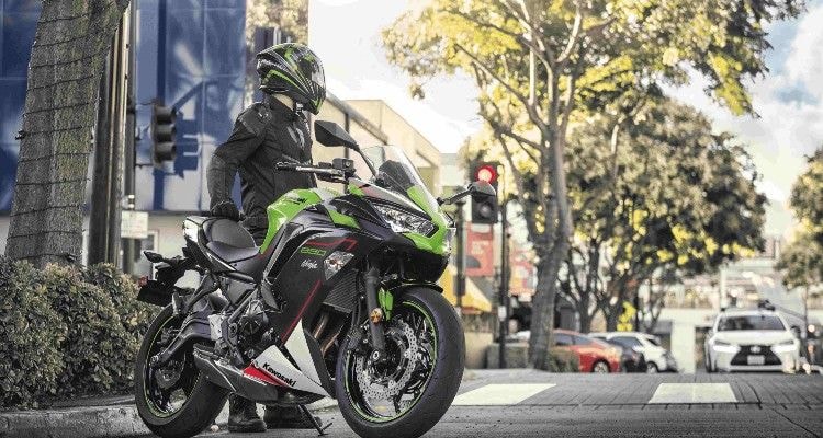 5 Used Middleweight Motorcycles To Buy Under Rs. 5 Lakh 5 Used Middleweight Motorcycles To Buy Under Rs. 5 Lakh