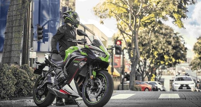 5 Used Middleweight Motorcycles To Buy Under Rs. 5 Lakh 5 Used Middleweight Motorcycles To Buy Under Rs. 5 Lakh