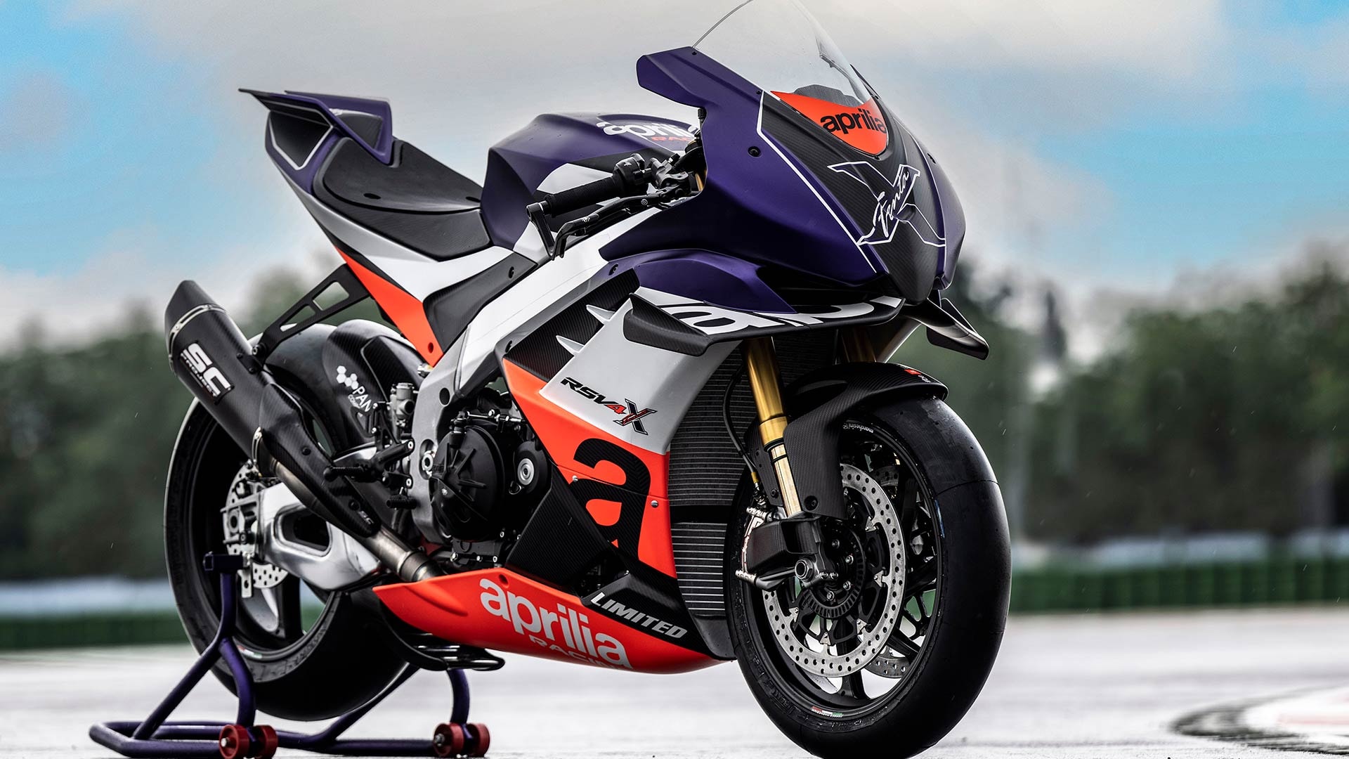 Aprilia RSV4 XTrenta Limited Edition Superbike Unveiled Aprilia RSV4 XTrenta Limited Edition Superbike Unveiled