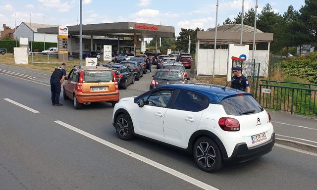 French government support for gasoline prices has led to long queues of cars from Belgium queuing at gas stations just over the border with France where gas can be more than 30 euro cents ($0.30) per litre cheaper.