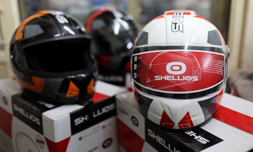 India's State-Funded Helmet Promises 'Fresh Air' In Battle On Winter Smog India's State-Funded Helmet Promises 'Fresh Air' In Battle On Winter Smog