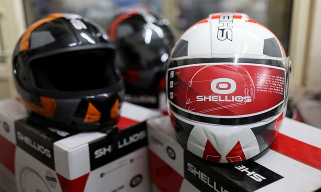 India's State-Funded Helmet Promises 'Fresh Air' In Battle On Winter Smog India's State-Funded Helmet Promises 'Fresh Air' In Battle On Winter Smog