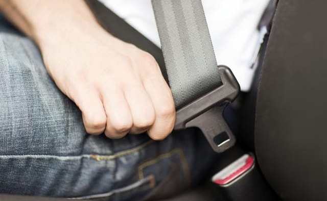 Over 100 Motorists And Commuters Fined For Not Wearing Seat Belt In Delhi Over 100 Motorists And Commuters Fined For Not Wearing Seat Belt In Delhi