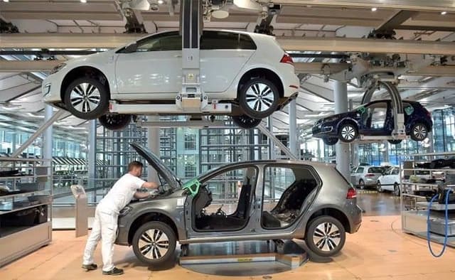 German Car Giants And Asian Battery Kings: A Match Made In Hungary Investment in the Hungarian auto industry is being dominated by three countries - Germany, a champion carmaker, plus China and South Korea, EV battery leaders way ahead of European rivals.
