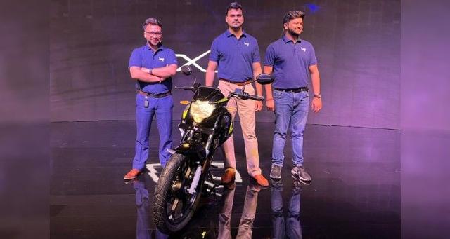 The new HOP OXO electric motorcycle is available in two variants with prices starting from Rs. 1.25 lakh for the standard version, going up to Rs. 1.40 lakh for the X variant. All prices are ex-showroom after FAME subsidy.