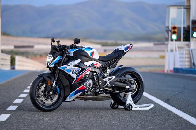 BMW Motorrad took the wraps off M 1000 R hyper-naked motorcycle, the second ‘M-Spec’ motorcycle after the M 1000 RR. It is a more performance-oriented model of the S 1000 R. 