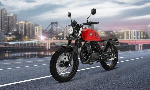 The SR125 motorcycle is Keeway’s entry level offering for the Indian market and features a retro-inspired design.