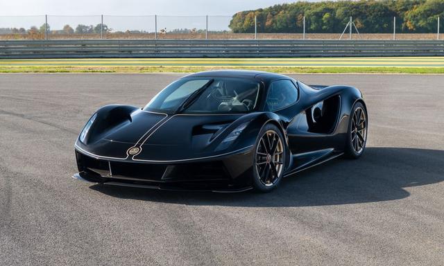 Limited to just 8 units, the special edition is finished in black with gold pinstriping and graphics commemorating Fittipaldi’s championship-winning season.