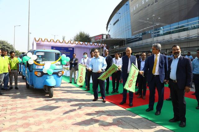 The Delhi Metro Rail Corporation (DMRC) and Sun Mobility flagged off a fleet of electric autos with swappable batteries for last mile connectivity in Dwarka, Delhi. 