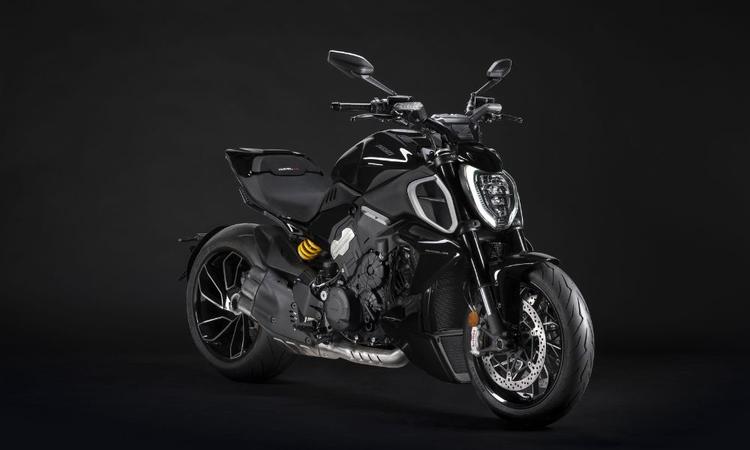 The new era of the Ducati Diavel power cruiser, finds it adopting the V4 Granturismo engine of 1,158 cc, a central element of the bike's design and at the same time a technical choice that improves performance, dynamics and handling. 