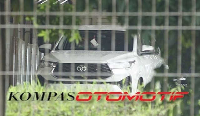 Toyota Innova Hycross Spotted Undisguised Ahead Of Official Debut Toyota Innova Hycross Spotted Undisguised Ahead Of Official Debut