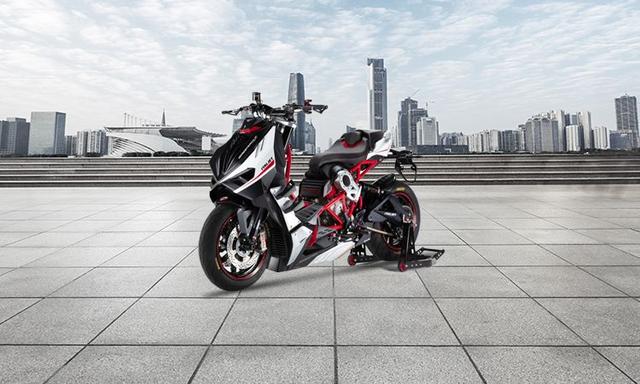 Italjet took the wraps off its radical Dragster 500 GP concept two-wheeler, which is a sporty scooter and will make it to production in 2024. 