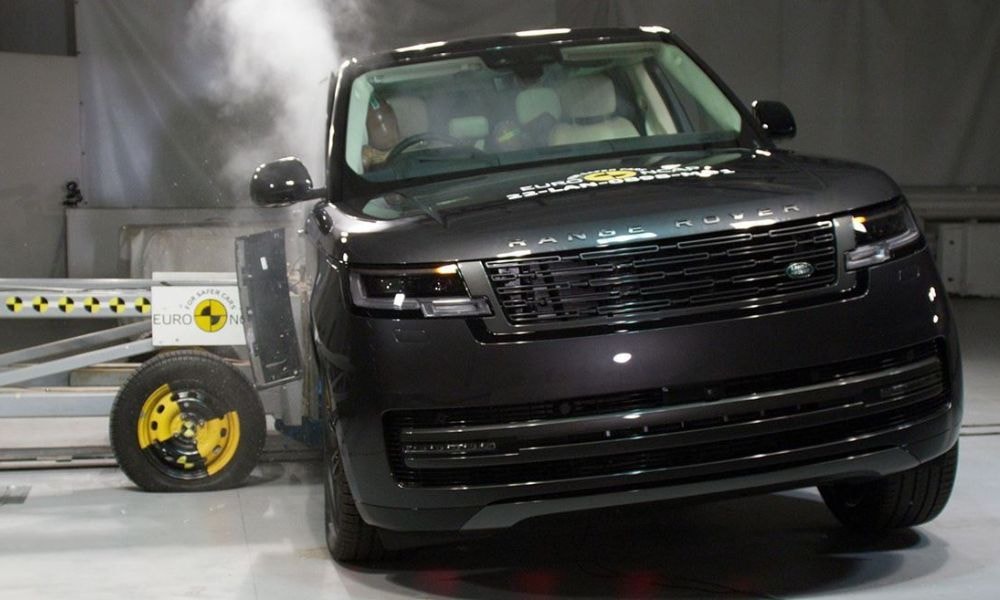 The new Range Rover scored 87 per cent for child safety and 72 per cent for road users, while the Range Rover Sport scored 85 per cent for occupant protection adults. The new Range Rover scored 87 per cent for child safety and 72 per cent for road users, while the Range Rover Sport scored 85 per cent for occupant protection adults.