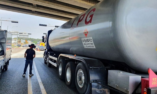 S. Korea Braces For Supply Disruptions As Trucker Strike Looms S. Korea Braces For Supply Disruptions As Trucker Strike Looms