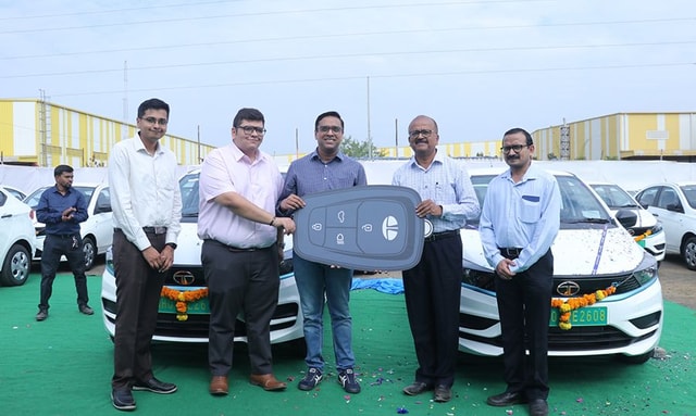 Tata Motors Signs MoU To Deliver 5000 Units Of The XPRES-T EVs To Everest Fleet Tata Motors Signs MoU To Deliver 5000 Units Of The XPRES-T EVs To Everest Fleet