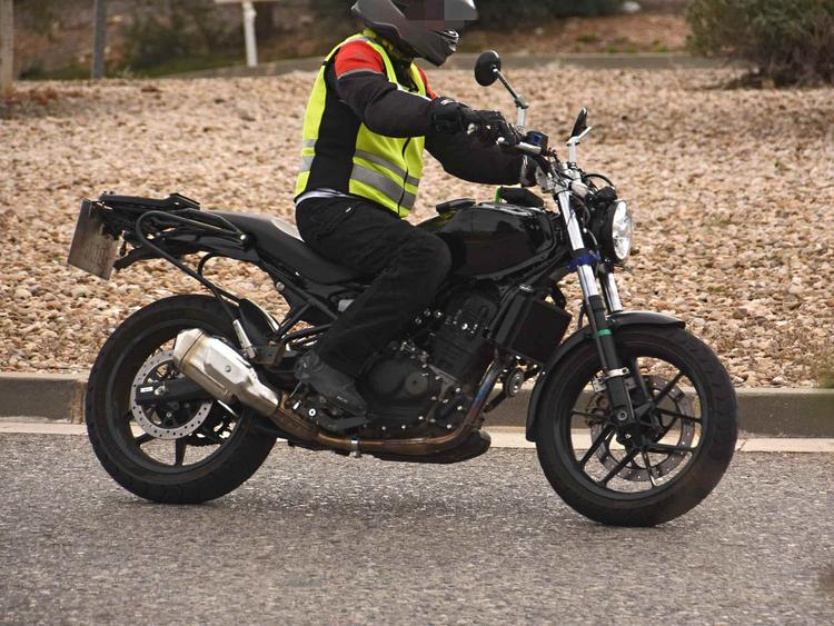 Royal Enfield 450 cc Roadster Revealed In Spy Shots