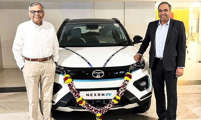Shailesh Chandra, President – Passenger Vehicle Business Unit handed over the electric SUV to Lalitha Chandrasekaran, the wife of N Chandrasekaran, Chairman of Tata Group.