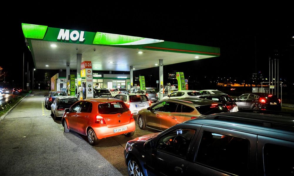 Hungarian Government Scraps Price Cap On Fuels As Shortage Worsens Hungarian Government Scraps Price Cap On Fuels As Shortage Worsens